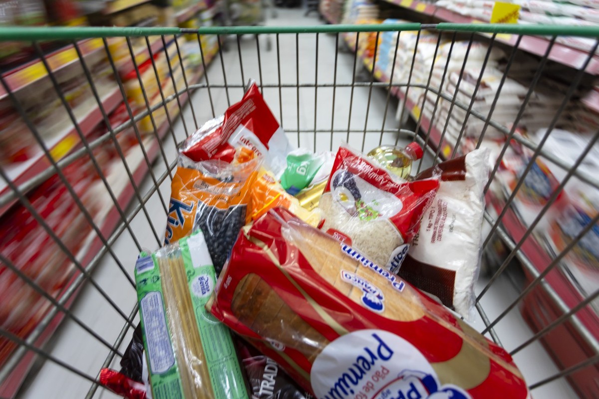 Queda nos preços dos alimentos reduz inflação entre os mais pobres, revela Ipea