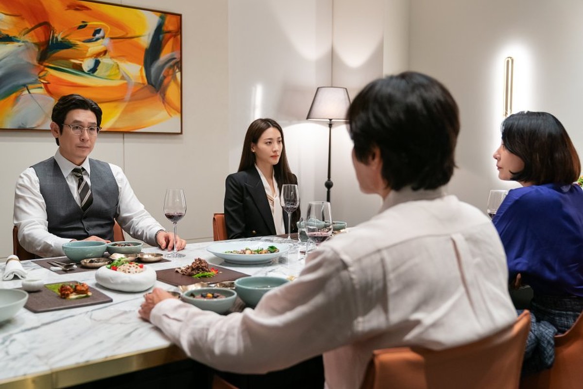 Coreano 'Uma família normal', de Hur Jin-ho, é readaptação do livro 'O jantar', de Herman Koch. (Foto: Divulgação)