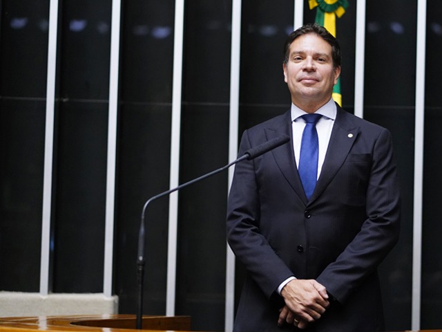 O deputado federal Alexandre Ramagem (PL-RJ): decisão da Câmara o isente de responder no processo sobre tentativa de golpe de estado (Foto: Divulgação/Câmara dos Deputados)  
O ex-presidente Jair Bolsonaro em julgamento no STF em 25 de março de 2025 (Foto: STF/AFP)