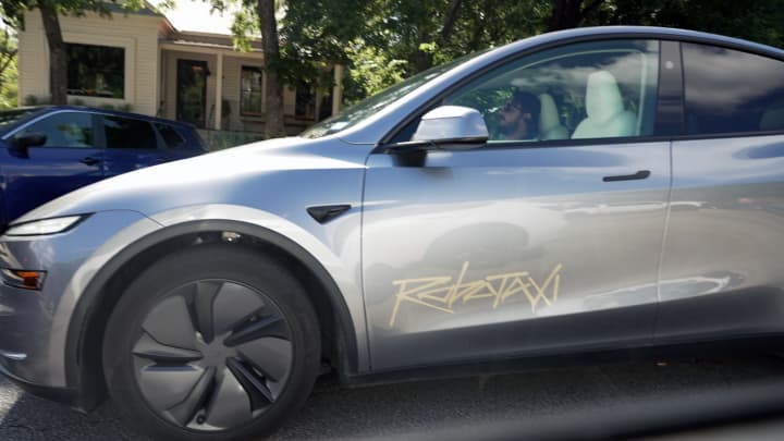 Tesla expande serviço de Robotaxi para Phoenix, seguindo os passos da Waymo