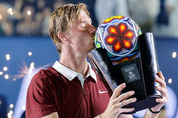Shapovalov conquista título em Los Cabos após semana de grandes vitórias