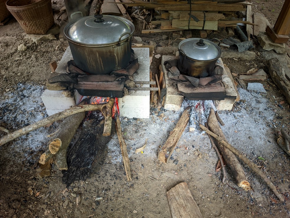 Pobreza energética no Brasil: lenha em cozinhas improvisadas afeta saúde pública