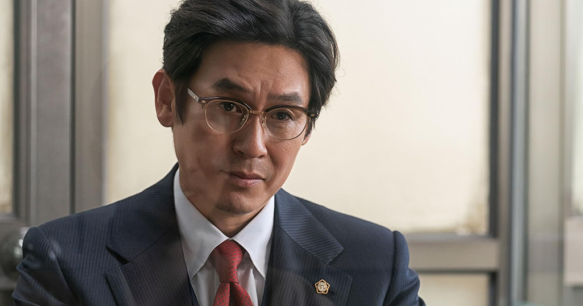 Sul Kyung-gu em cena de Uma Família Normal (Foto: Reprodução)