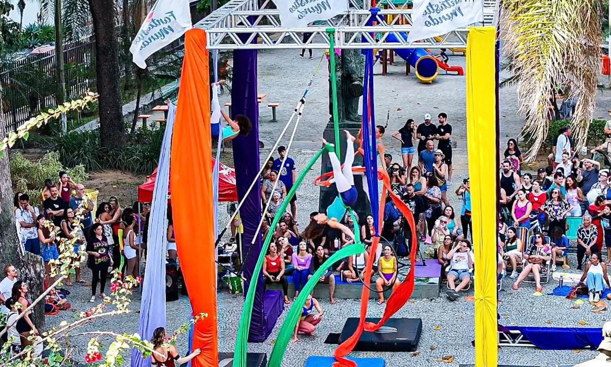 Tecido acrobático, uma das aulas que serão oferecidas na ação do projeto Fantástico Mundo e da prefeitura (Foto: Divulgação)