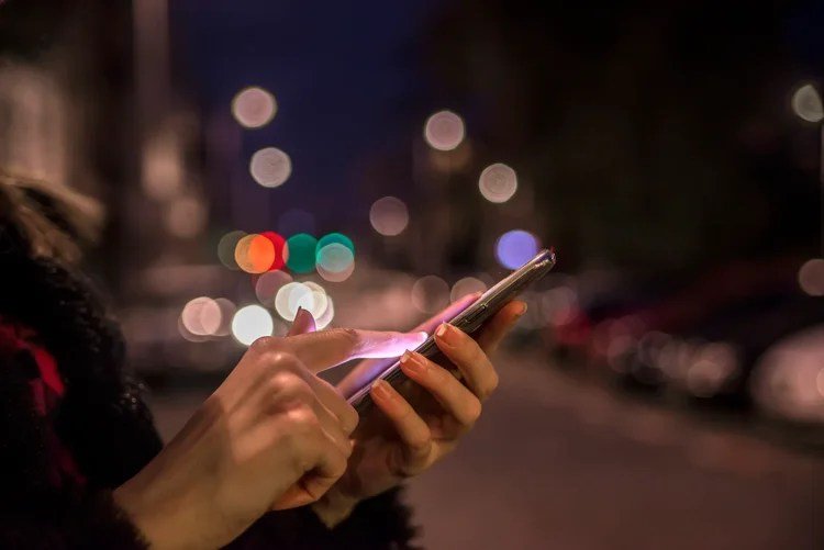 Polícia de SP implementa projeto para bloquear e recuperar celulares roubados