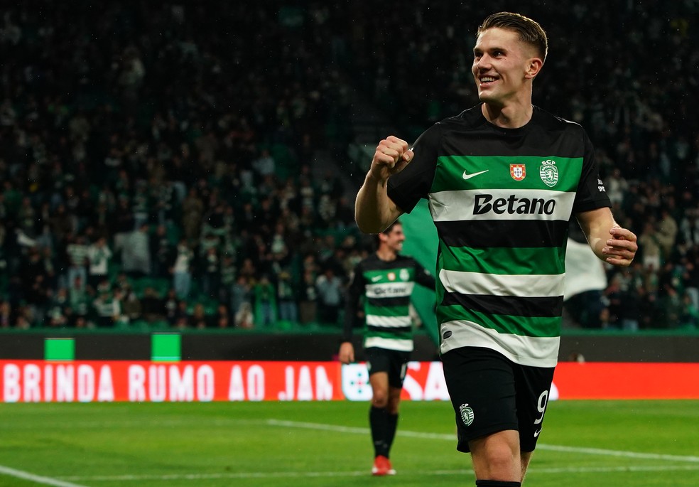 Gyokeres comemora gol em vitória por 2 a 0 do Sporting sobre o Rio Ave (Foto: Gualter Fatia/Getty Images)