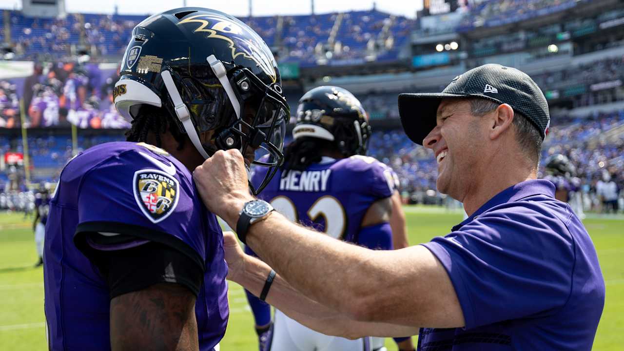 Lamar Jackson é considerado um dos melhores passadores da história, afirma Harbaugh