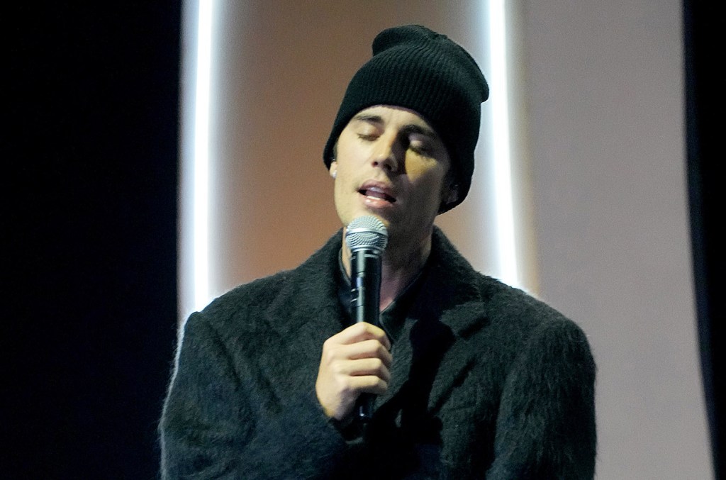 Justin Bieber lança novo álbum e oferece produtos retro na Amazon Prime Day