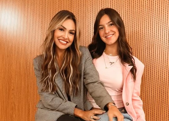 Nathalia Braga com a filha, influenciadora digital. (Foto: Reprodução)
