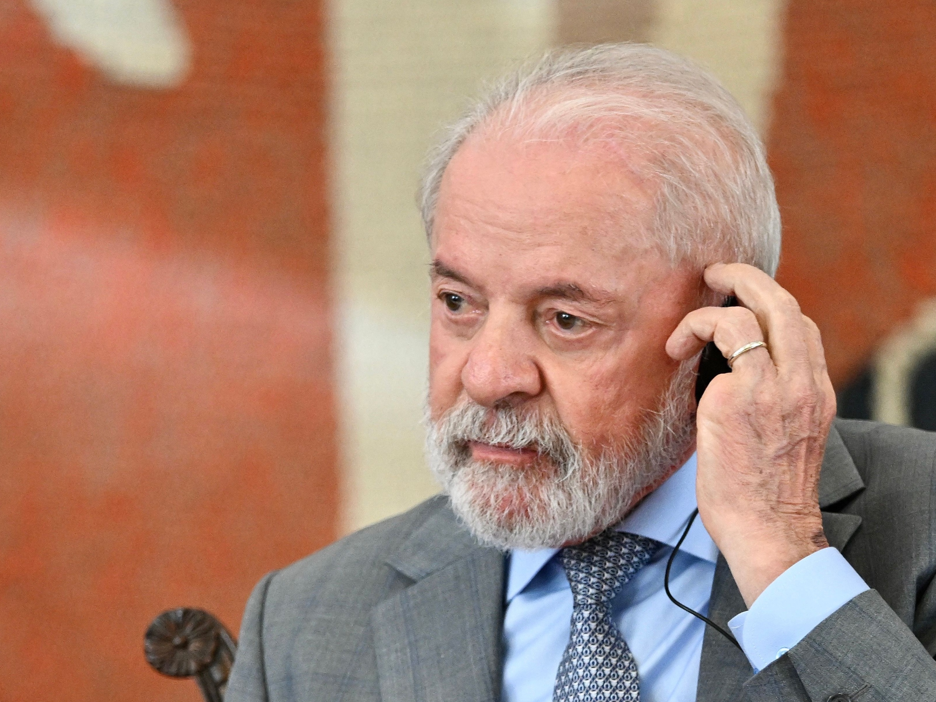 54% da população desaprova governo Lula e 44% prevê piora, revela Ipespe