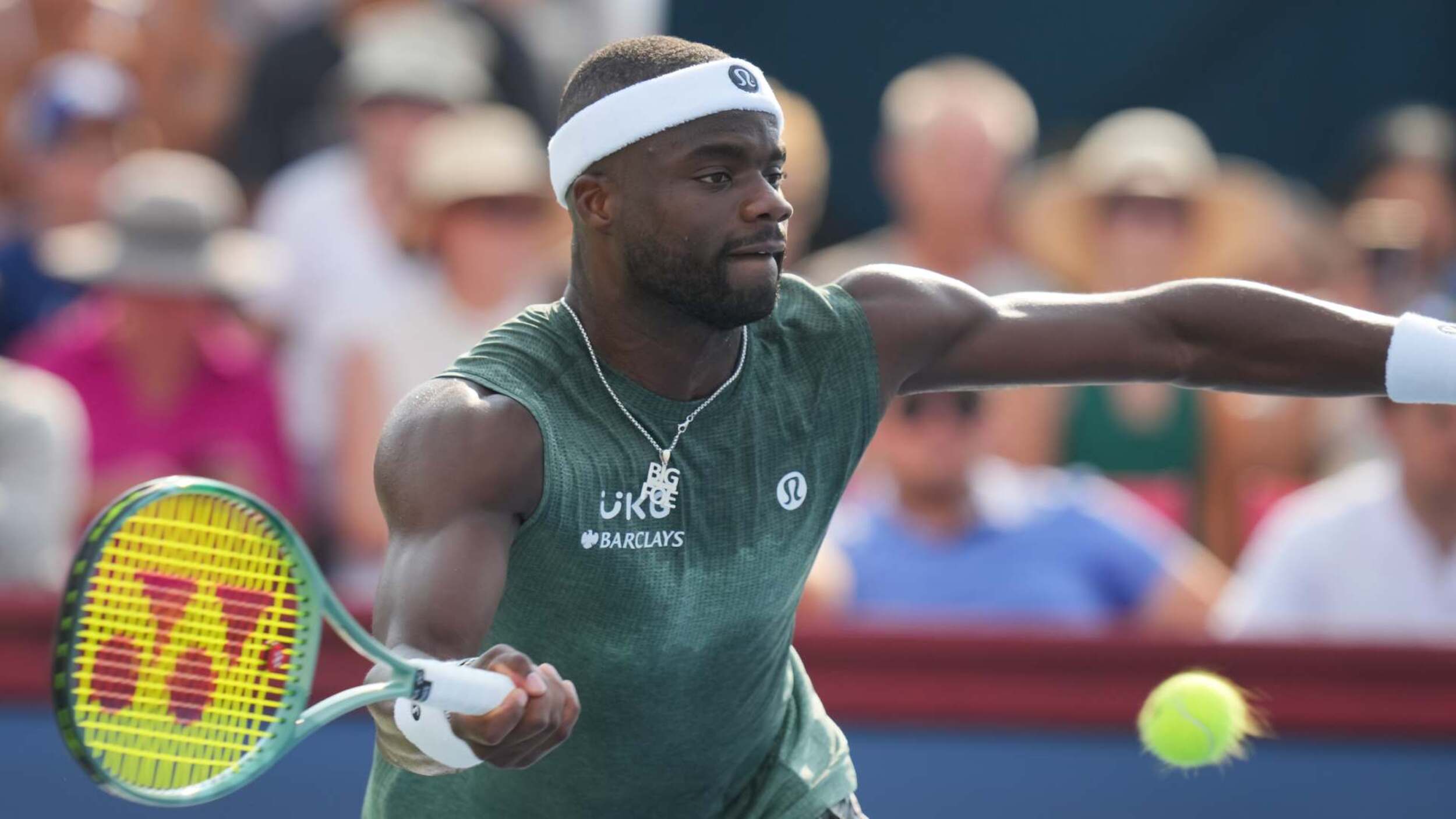 Tiafoe e Cobolli avançam em três sets, enquanto De Minaur passa sem jogar