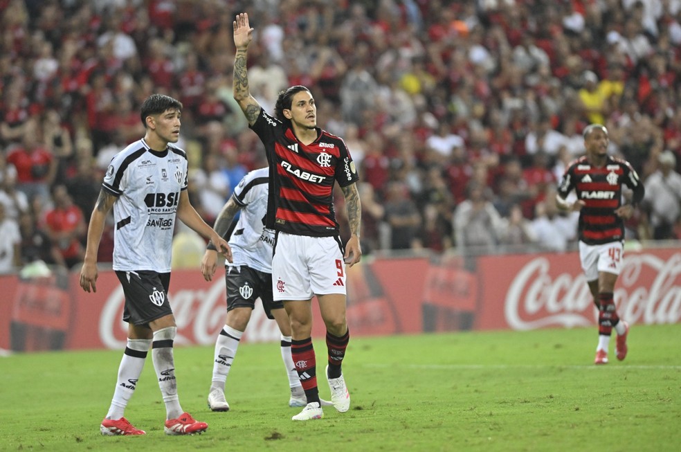 Pedro voltou a jogar pelo Flamengo contra o Central Córdoba após sete meses se recuperando de lesão. (Foto: André Durão/ge)