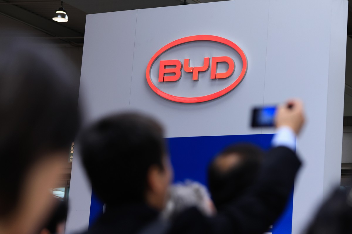 Indústria automobilística chinesa enfrenta crise com dívidas na cadeia de abastecimento