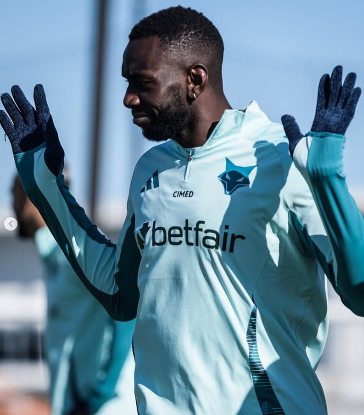 Bolasie elogia Fluminense por vitória sobre o Borussia e destaca força brasileira
