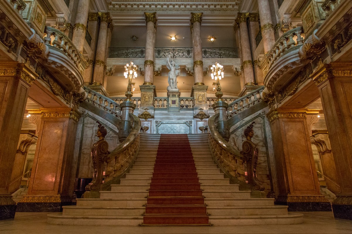 Theatro Municipal celebra 116 anos com apresentações gratuitas de ópera e balé