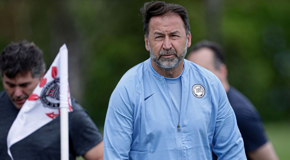 Augusto Melo investiga contas do Corinthians para facilitar retorno ao clube