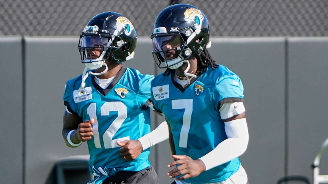 Brian Thomas Jr. se destaca e orienta Travis Hunter após temporada de estreia brilhante