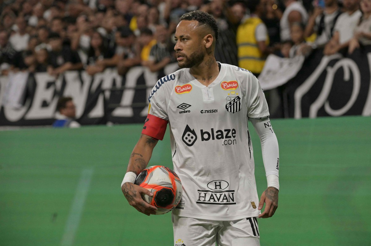 Camisa 10 de Neymar se esgota após promoção, mas desempenho gera dúvidas