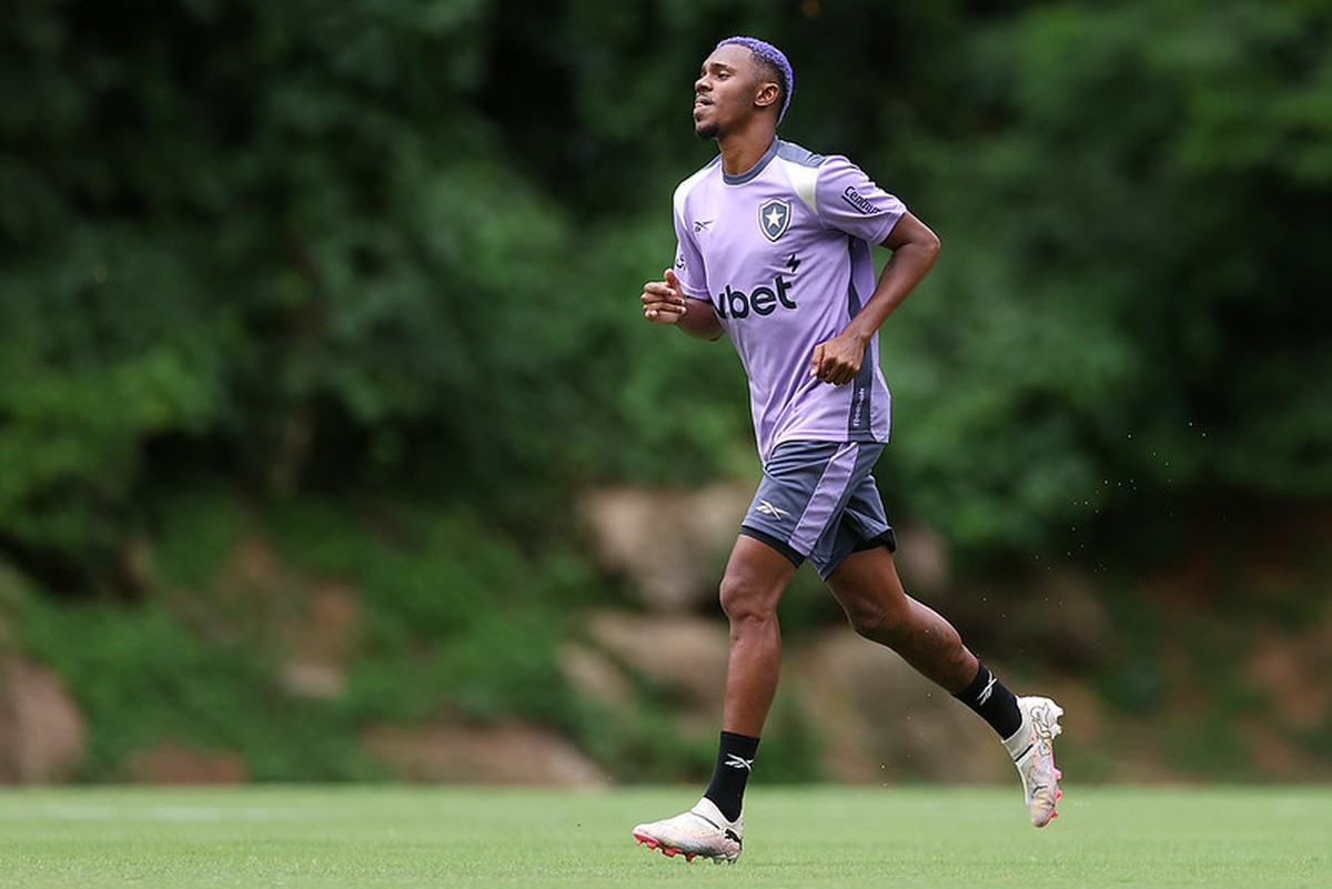 Jeffinho é cortado do Mundial de Clubes após cirurgia no joelho pelo Botafogo
