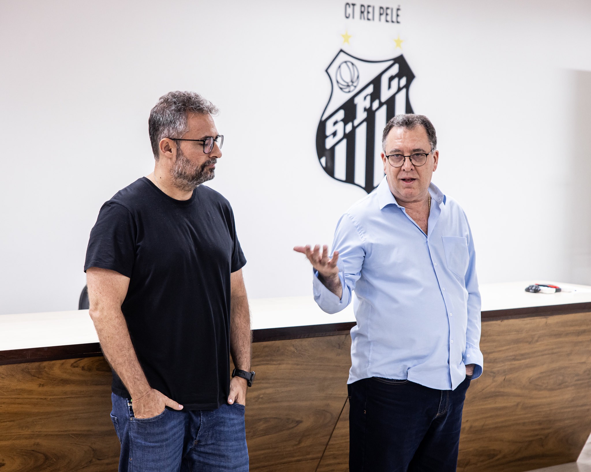 Marcelo Teixeira discute contrato de Neymar e SAF na apresentação de Mattos no Santos