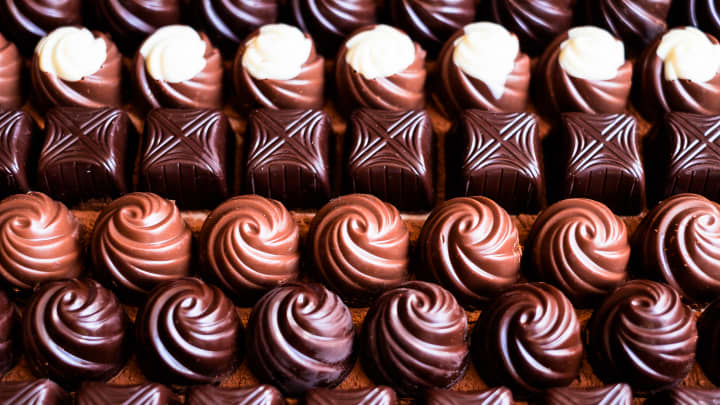 Tarifas de 39% sobre produtos suíços afetam preços de chocolate e relógios nos EUA