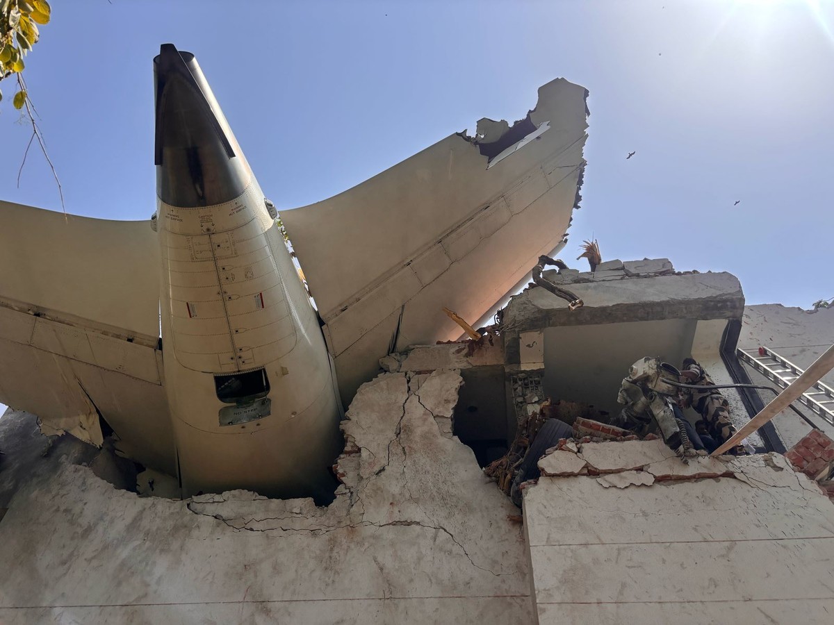 Investigação aponta possível sabotagem na queda de avião da Air India com 279 mortos