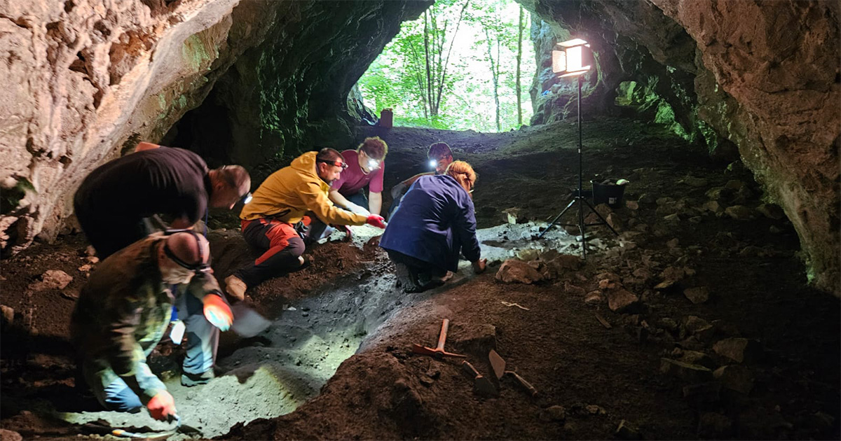 Cientistas brasileiros exploram cavernas romenas em busca de vestígios neandertais