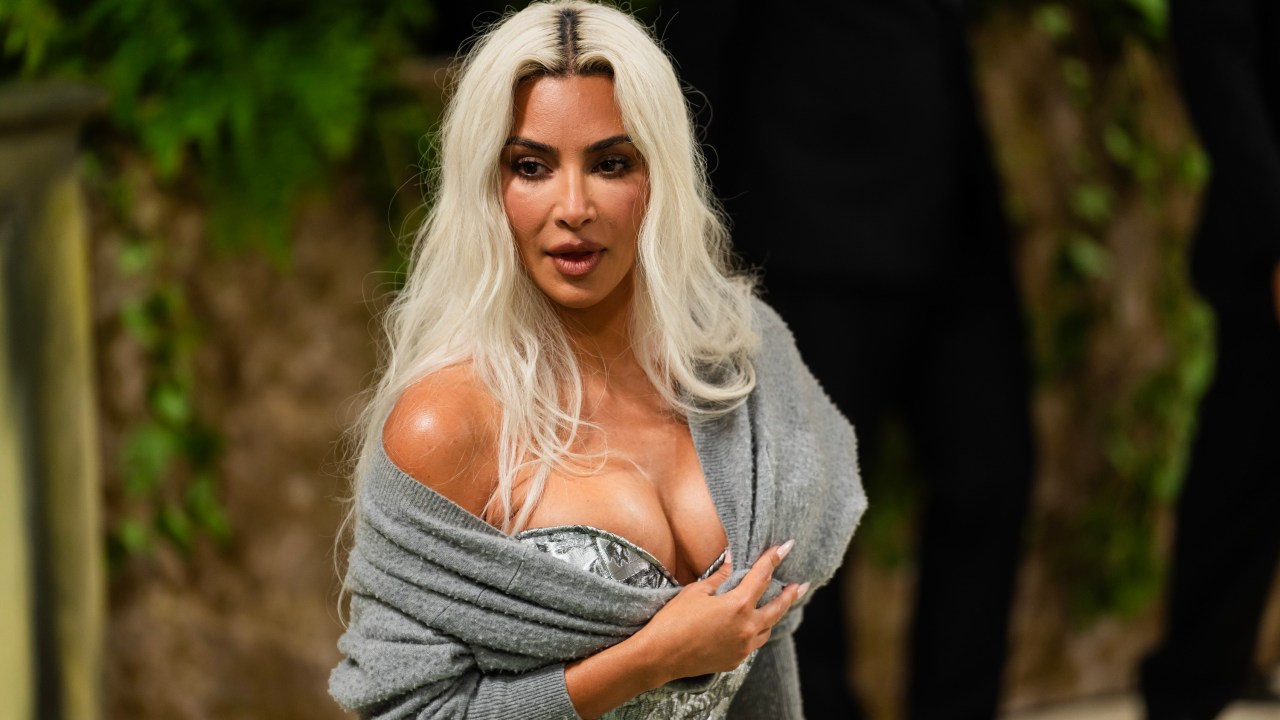 ATIVISTA - Kim Kardashian: luta pelo direito dos bombeiros e pelo engajamento nas doações (Foto: Gotham/Getty Images)