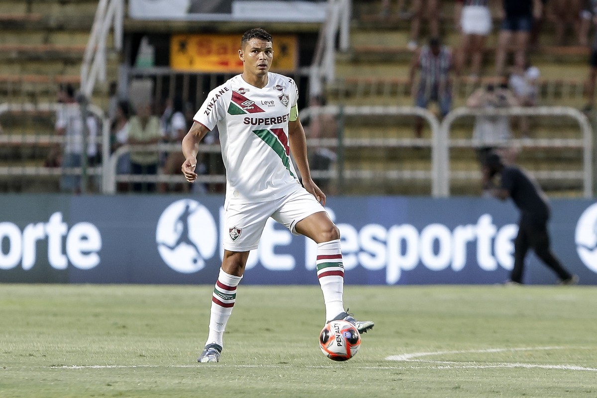 Thiago Silva sofre lesão na coxa e deve ficar fora por quatro semanas após vitória do Fluminense