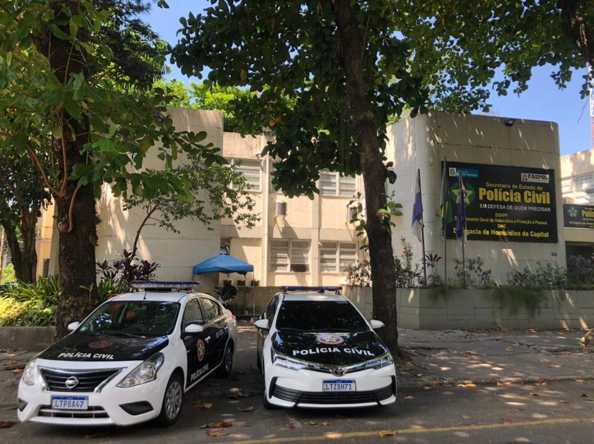 Investigação de morte de casal da Glória foi encaminhada para a Delegacia de Homicídios da Capital (Foto: Agência O Globo)