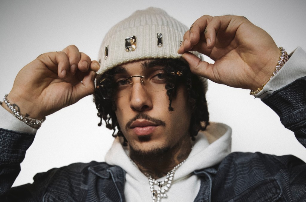 Gelo anuncia lançamento de álbum de estreia e novo single "Booted Up"
