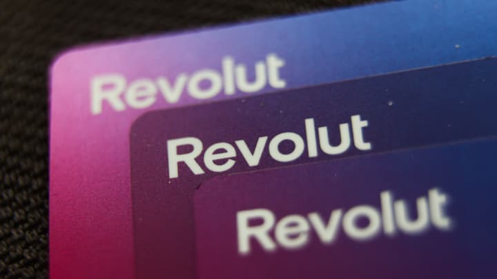 Revolut enfrenta desafios na transformação para banco no Reino Unido