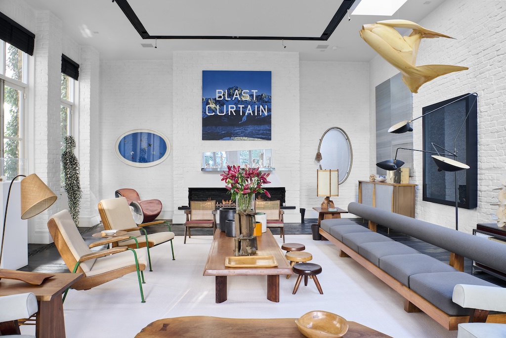 Obras de Ed Ruscha, Martin Kippenberger e Wade Guyton serão oferecidas em maio de 2025 na Semana Marquee do Século XX e XXI na Christie's de Nova York. (Foto: Christie's Images Ltd.)