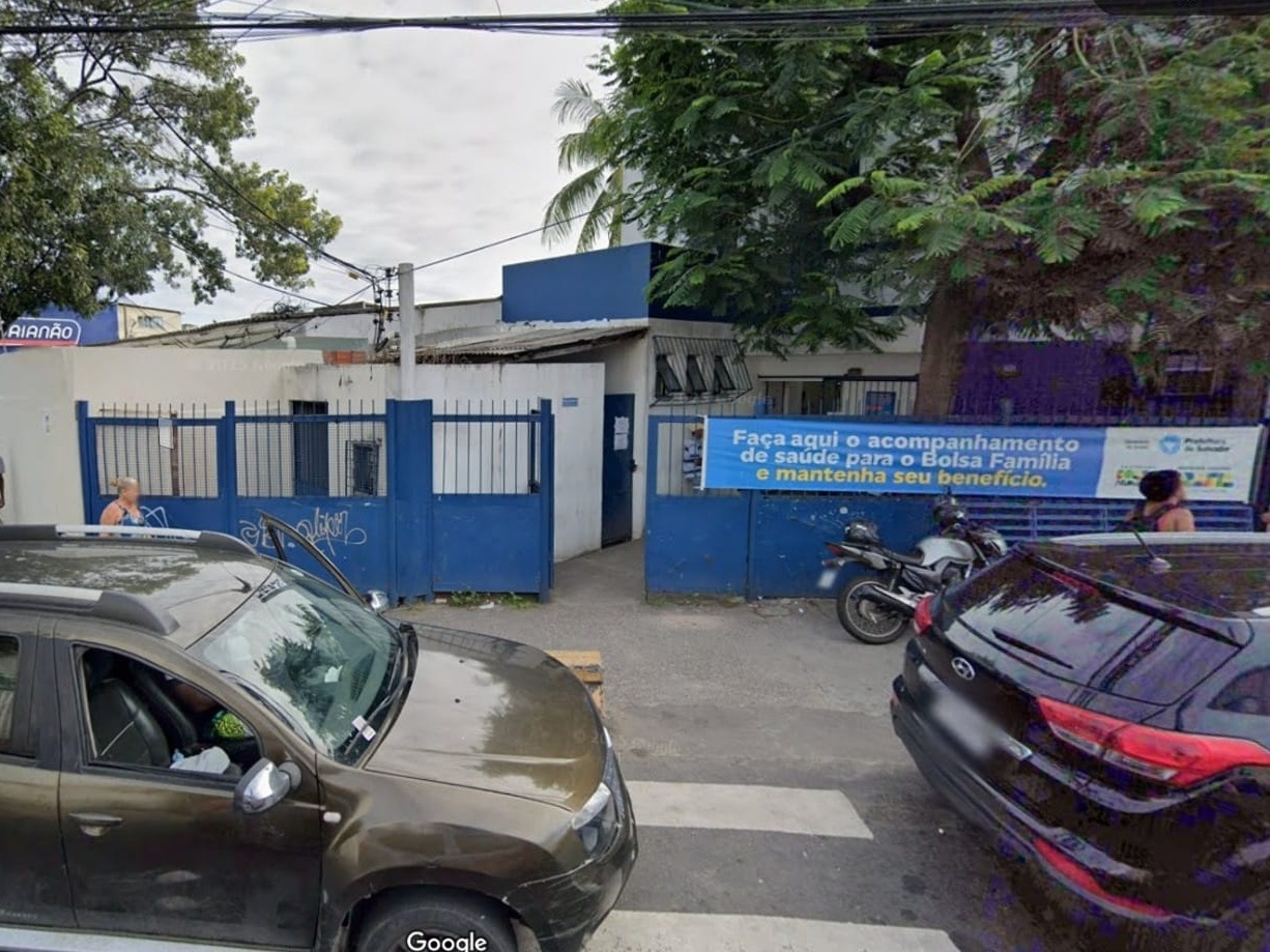 Unidade de Saúde da Família Aristides Maltês, no bairro de São Cristóvão, em Salvador (Foto: Google Street View)