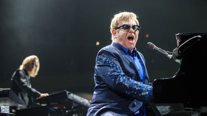 Sir Elton John (à direita) se apresenta no Verizon Center em Washington, D.C. (Foto: Kyle Gustafson | Para The Washington Post | Getty Images)