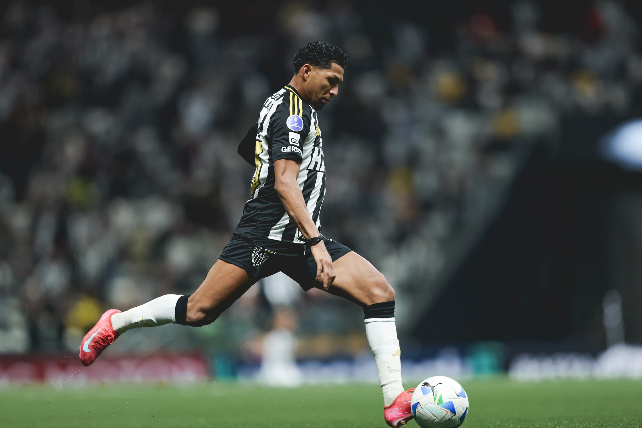 Rony revela motivos da rescisão no Galo após críticas da torcida