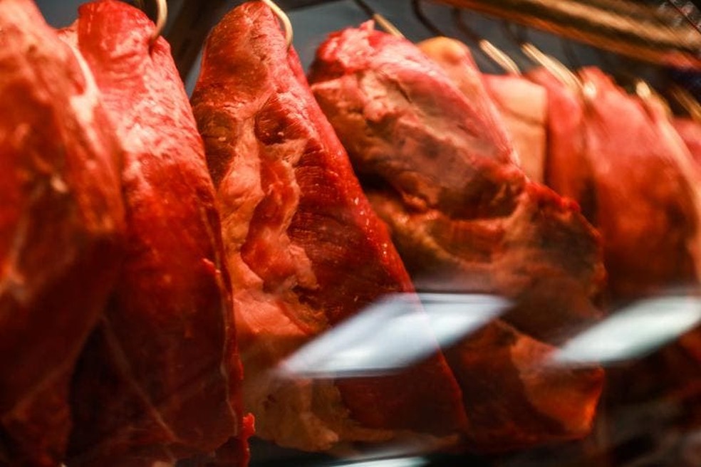 Exportações de carne enfrentam desafios globais e afetam economia brasileira