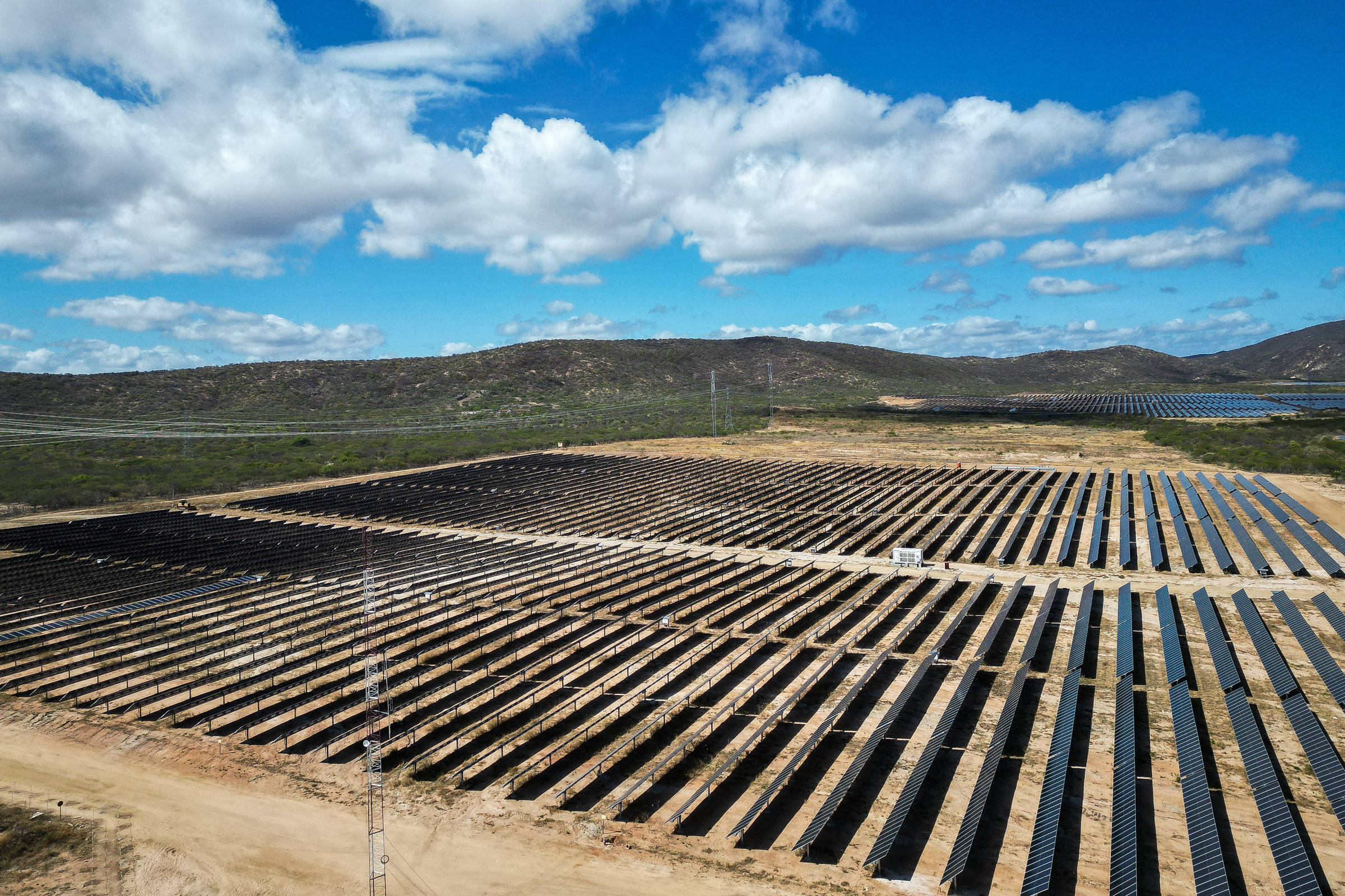 Governo adia leilão de baterias e gera incertezas no setor de energia renovável