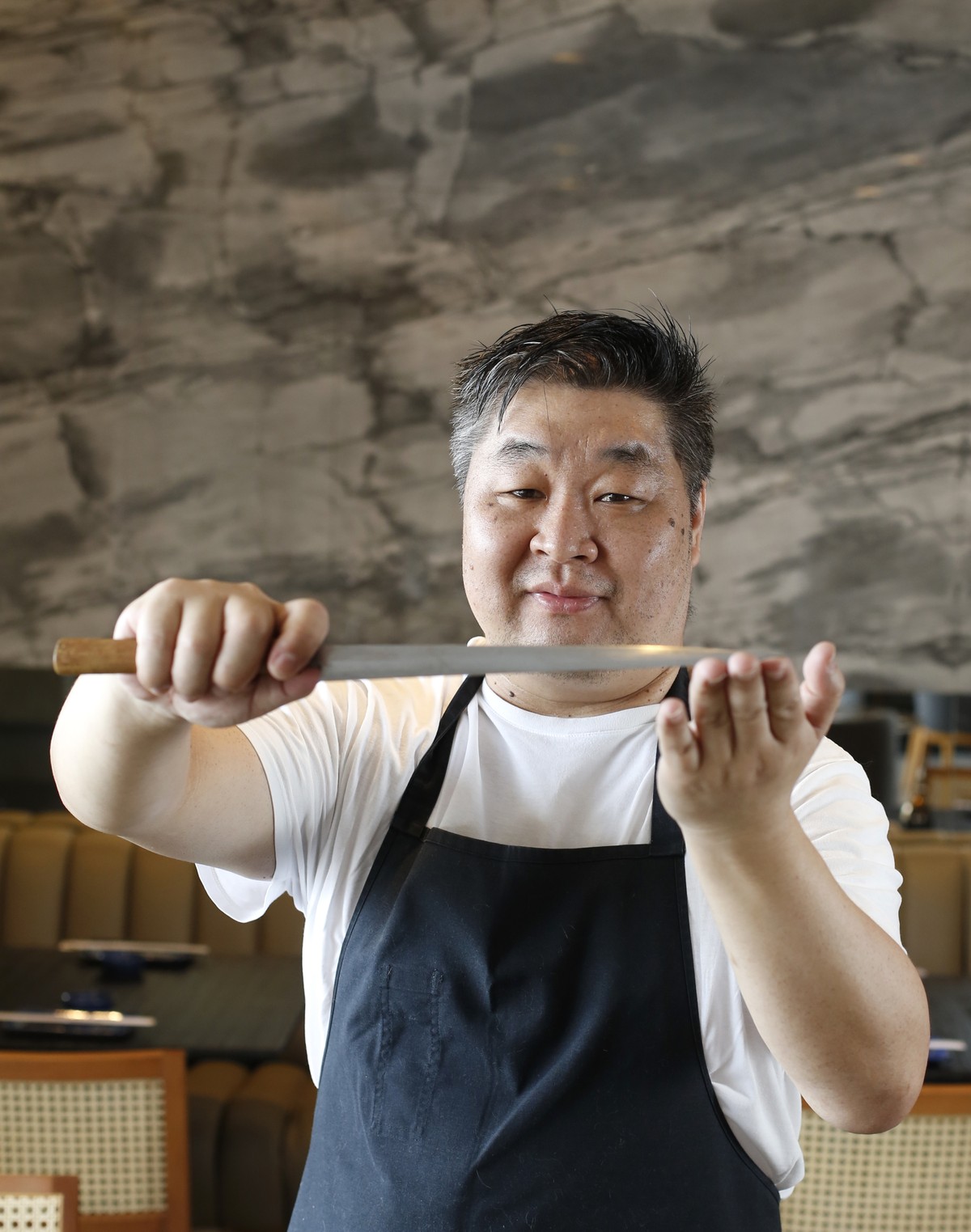 O chef Nao Hara comanda uma das aulas deste sábado no Rio Gastronomia (Foto: Fabio Rossi/18.9.2020)