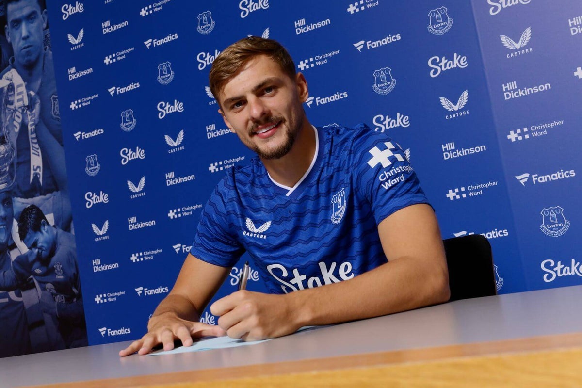 Everton contrata Kiernan Dewsbury-Hall por £25 milhões do Chelsea
