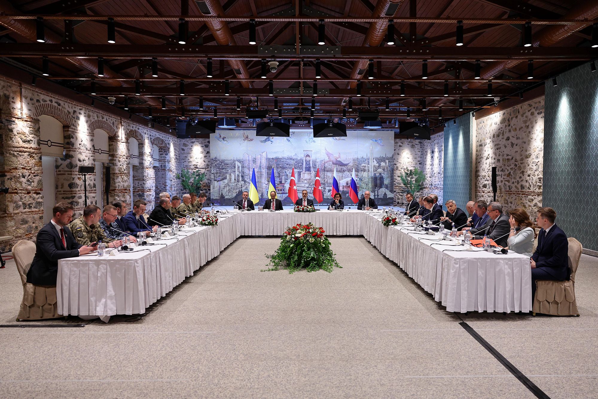 Ucrânia e Rússia iniciam troca em larga escala de prisioneiros com 540 libertações