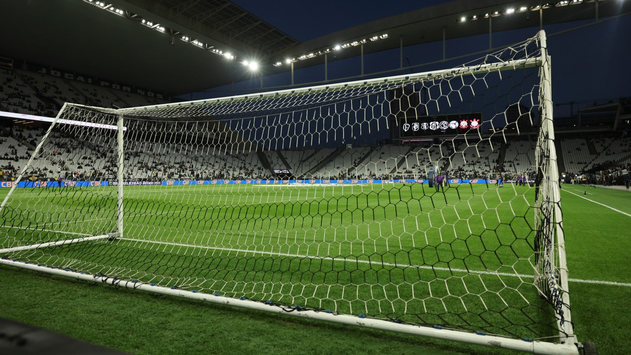 Corinthians e Fortaleza se enfrentam hoje; veja onde assistir e as escalações