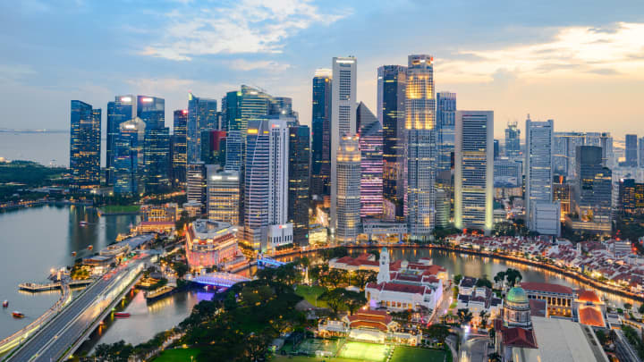 Singapura mantém política monetária e sinaliza desaceleração na segunda metade do ano