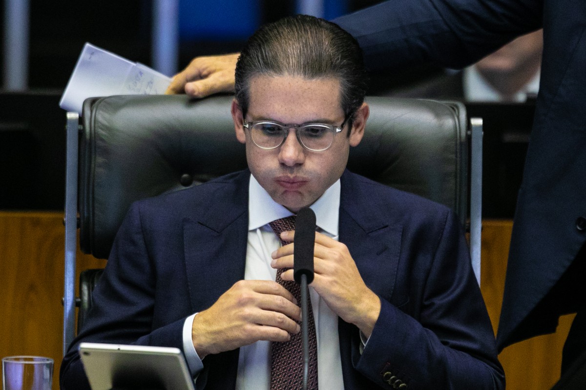 Aliado expressa descontentamento com decisões de Hugo Motta