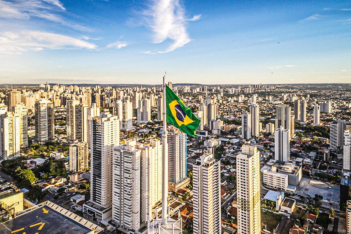 Brasil enfrenta juros altos e inflação persistente, dificultando investimentos em 2025