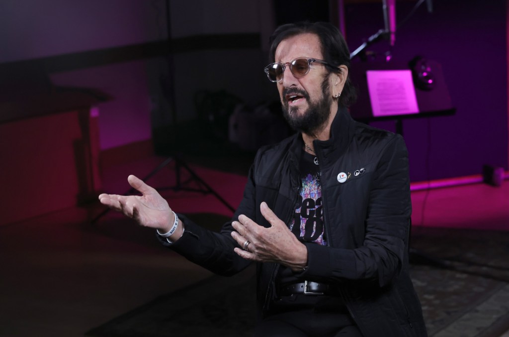 Ringo Starr critica roteiro de filme sobre os Beatles e diz: 'Não foi assim'