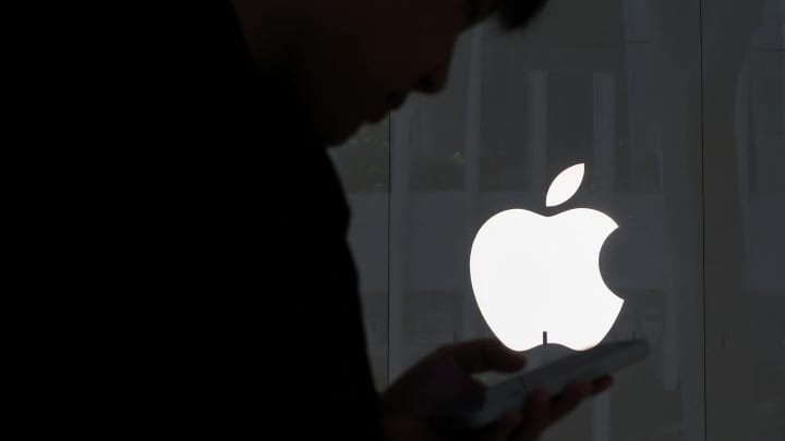 Needham rebaixa Apple e aponta riscos de crescimento e concorrência crescente