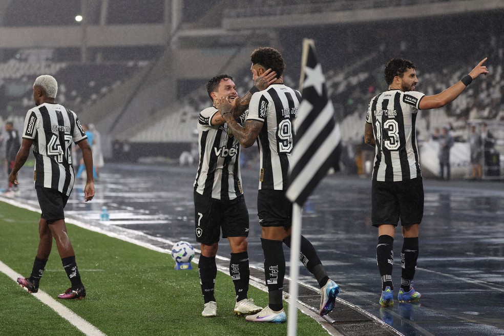 Artur e Igor Jesus no Botafogo (Foto: Wagner Meier/Getty Images)