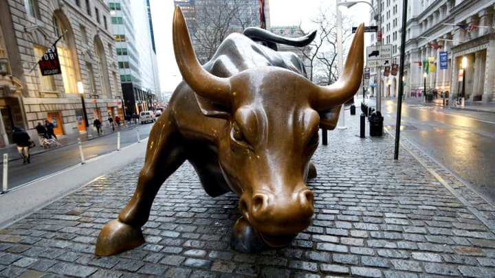 Earnings positivos impulsionam Wall Street a novas máximas históricas