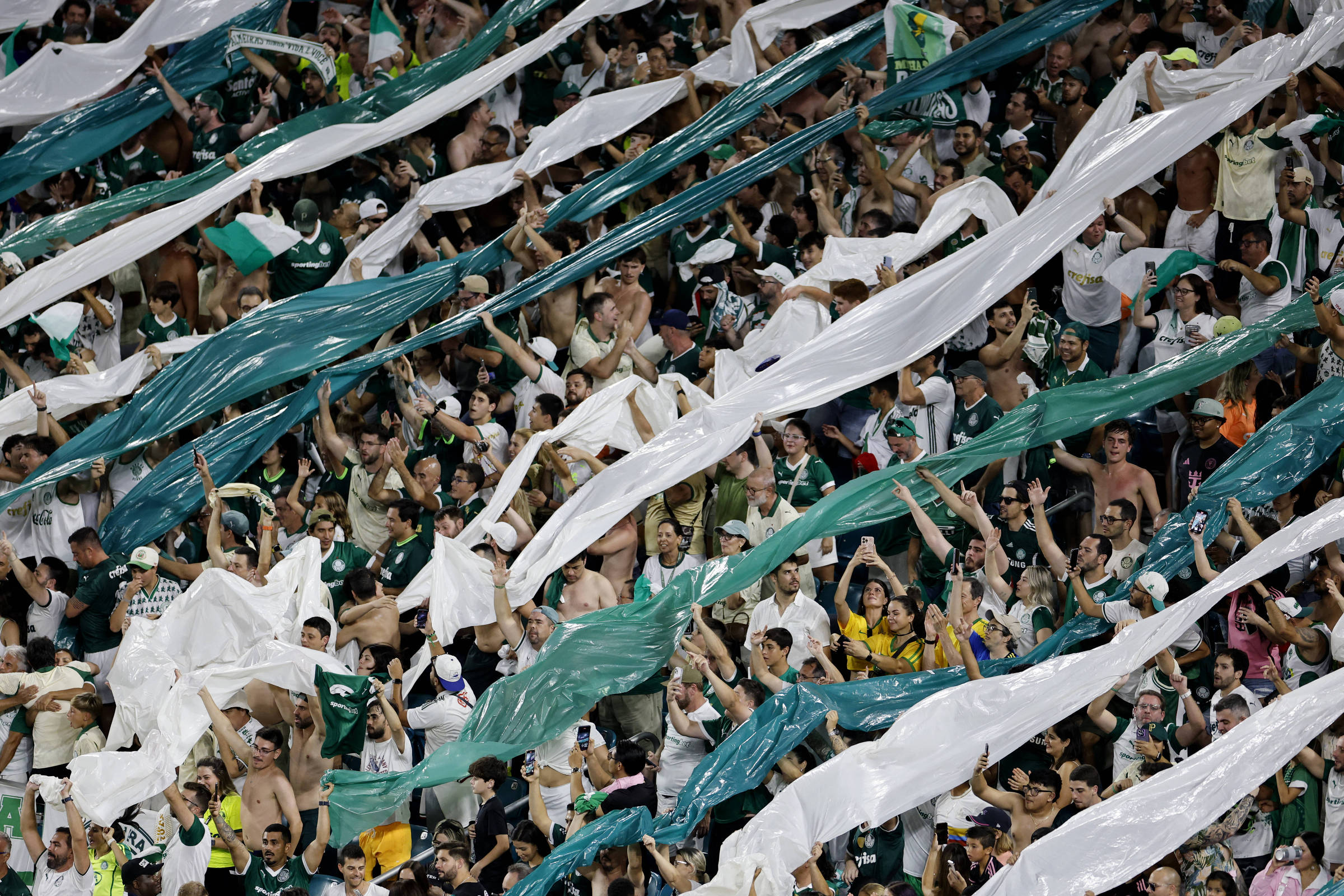 Tema da Copa de Clubes explode no Spotify com aumento de 850% em reproduções